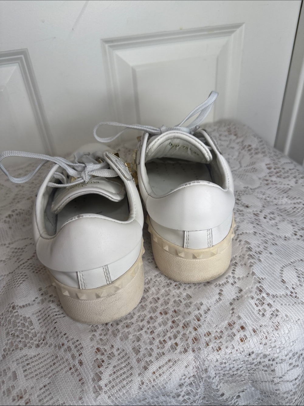 Valentino Garavani White Leather Studded Lace-Up Sneakers with gold Sz 6.5 - Picture 6 of 7